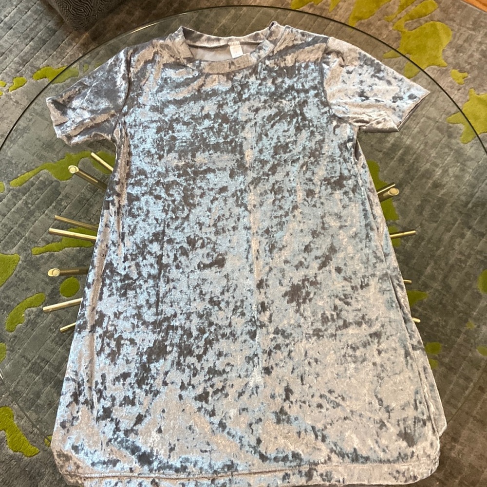 This dress is from target and has only been worn once. It is a woman’s small.